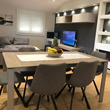 Sunny Ana Apartment *